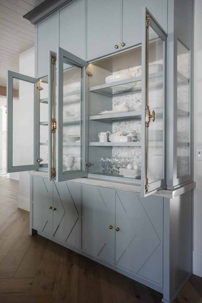 Interior shelves are painted in the same color as the exterior part of the hutch Benjamin Moore Silver Mink #BenjaminMooreSilverMink #cabinetshelves #cabinet #shelves #hutch