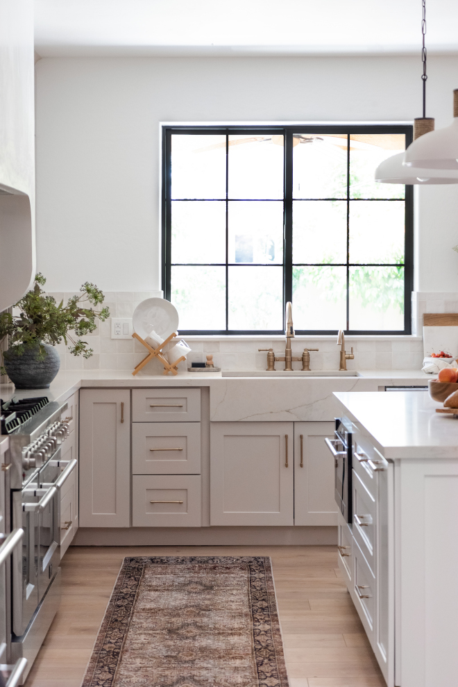Kitchen window A new kitchen window and open shelves give the kitchen an open and airy feeling #kitchenwindow #kitchen #window