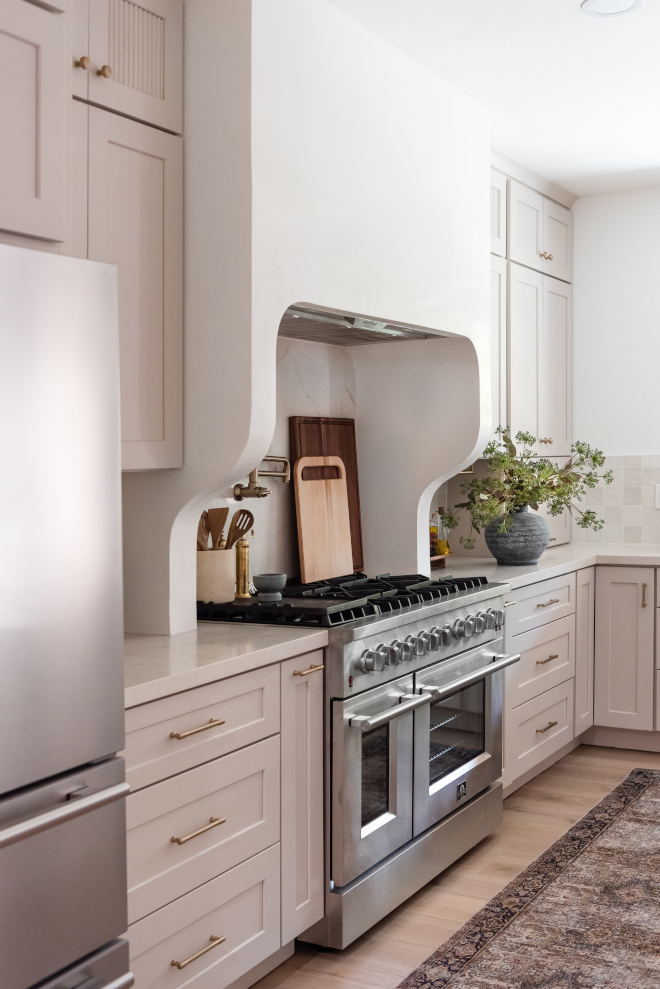 Sherwin Williams Accessible Beige kitchen with Sherwin Williams Snowbound hood Sherwin Williams Accessible Beige kitchen with Sherwin Williams Snowbound hood #SherwinWilliamsAccessibleBeige #kitchen #SherwinWilliamsSnowbound #hood #paintcolor