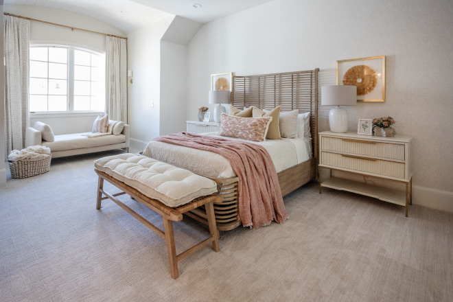 Bedroom neutral color scheme with the subtle punches of pink and gold Bedroom neutral color scheme with the subtle punches of pink and gold #Bedroom #neutralcolorscheme #pinkandgold