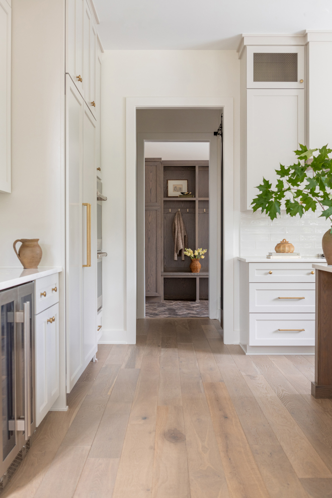 Benjamin Moore Simply White Trim Wall Paint Color Benjamin Moore Simply White Trim Wall Paint Color Benjamin Moore Simply White Trim Wall Paint Color Benjamin Moore Simply White Trim Wall Paint Color #BenjaminMoore #BenjaminMooreSimplyWhite #PaintColor