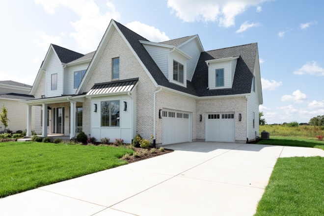 White siding with brick home exterior White siding with brick ideas White siding with brick home exterior White siding with brick ideas White siding with brick home exterior White siding with brick ideas #Whitesiding #brick #home #exterior #siding #brickideas