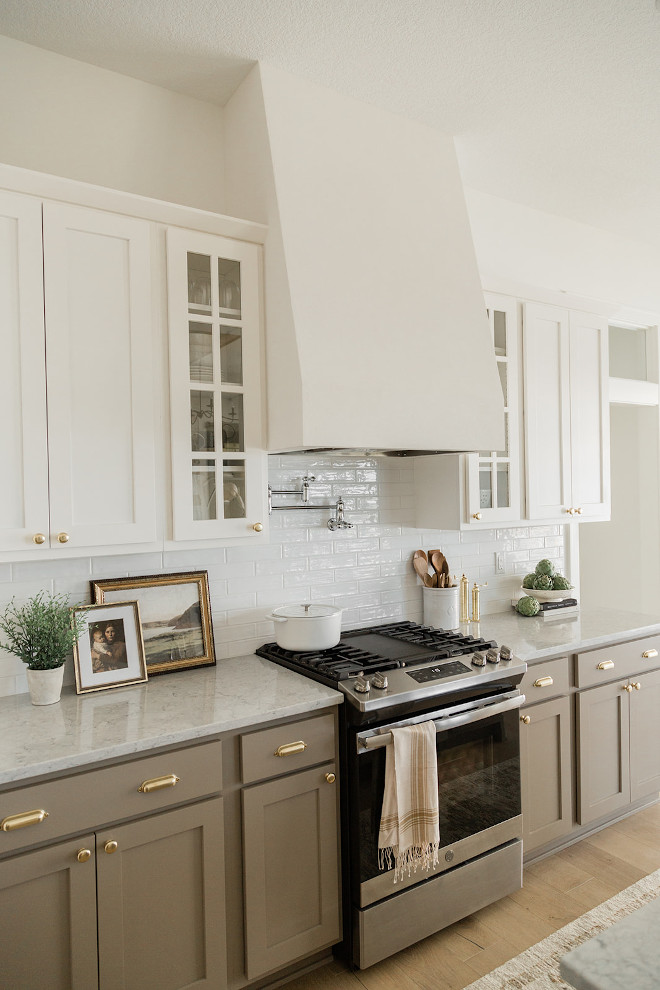 DIY Slightly Curved Plaster Range Hood You can build your frame out with wood then apply drywall around the frame #DIYSlightlyCurvedhood #DIYCurvedhood #SlightlyCurvedhood #PlasterRangeHood