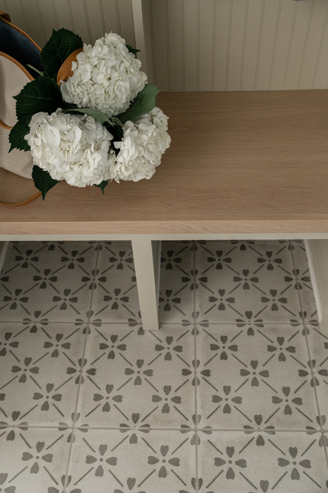 hand-painted cement tiles hand-painted cement tiles Mudroom hand-painted cement tiles #handpainted #cementtiles hand-painted-cement-tile