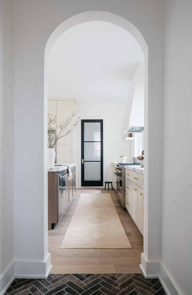 Benjamin Moore OC-117 Simply White Benjamin Moore OC-117 Simply White Benjamin Moore OC-117 Simply White Paint color #BenjaminMooreOC117SimplyWhite #BenjaminMooreOC117 #BenjaminMooreSimplyWhite #BenjaminMoore #Paintcolor