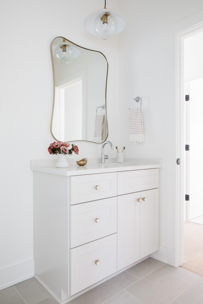 Benjamin Moore Simply White Benjamin Moore Simply White Benjamin Moore Simply White Paint Color #BenjaminMooreSimplyWhite #WhitePaintColor