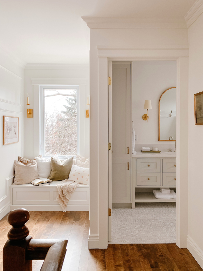 Benjamin Moore Simply White with Benjamin Moore Pale Oak Cabinet Benjamin Moore Simply White with Benjamin Moore Pale Oak Cabinet #BenjaminMooreSimplyWhite #BenjaminMoorePaleOak #Cabinet