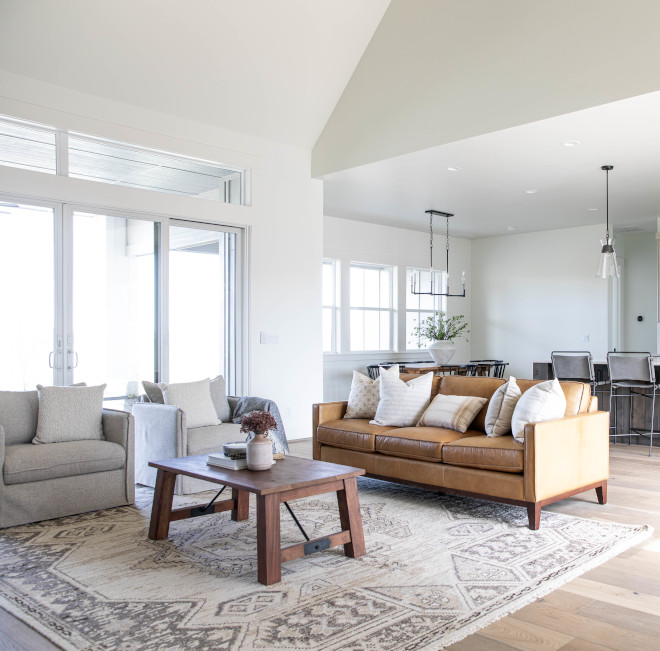 Sherwin Williams Alabaster creamy white paint with strong yellow undertones Sherwin Williams Alabaster creamy white paint with strong yellow undertones #SherwinWilliamsAlabaster #creamywhite #paint #yellowundertones #undertones