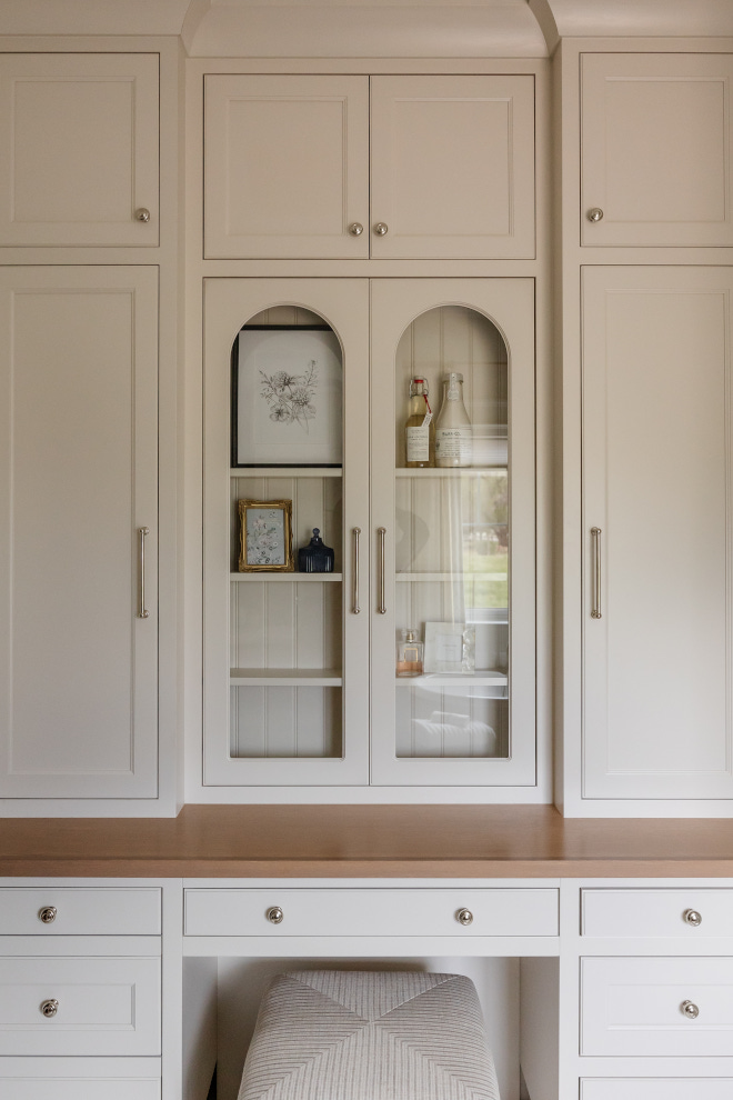 Sherwin Williams Egret White Cabinet Paint Color Sherwin Williams Egret White #SherwinWilliamsEgretWhite Sherwin-Williams-Egret-White