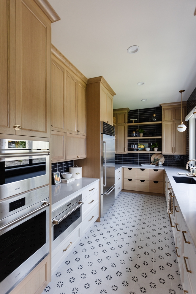 BM Swiss Coffee Paint on white cabinets BM Swiss Coffee Paint on white cabinet BM Swiss Coffee Paint on white cabinets BM Swiss Coffee Paint on white cabinet #BM #BMSwisscoffee