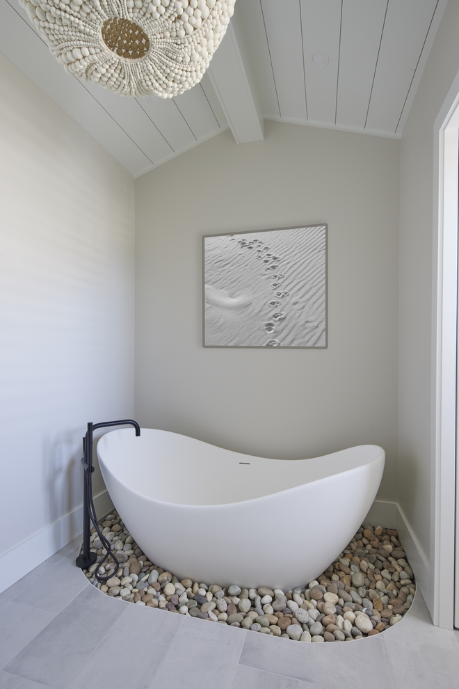 River rock surrounding the freestanding tub River rock surrounding the freestanding tub ideas River rock surrounding the freestanding tub #bathroom #Riverrock #Riverrocksurrounding #freestandingtub