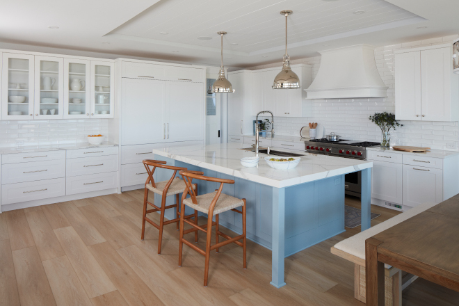 Benjamin Moore Chantilly Lace Kitchen with Benjamin Moore Santorini Blue Island Benjamin Moore Chantilly Lace Kitchen with Benjamin Moore Santorini Blue Island #BenjaminMoore #BenjaminMooreChantillyLace #Kitchen #BenjaminMooreSantoriniBlue #whitekitchen #BlueIsland