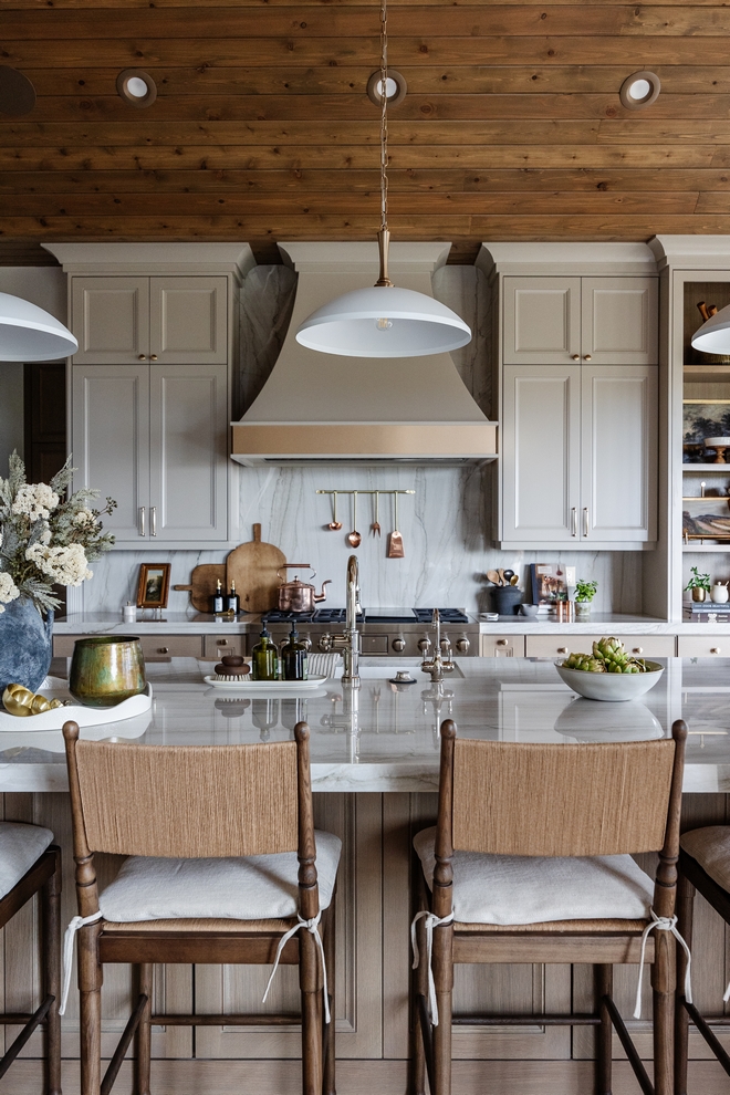 The paint color on the cabinets along with the hints of natural materials creates an inviting space regardless of the size and ceiling height we see #kitchen #warmkitchen #neutralkitchen