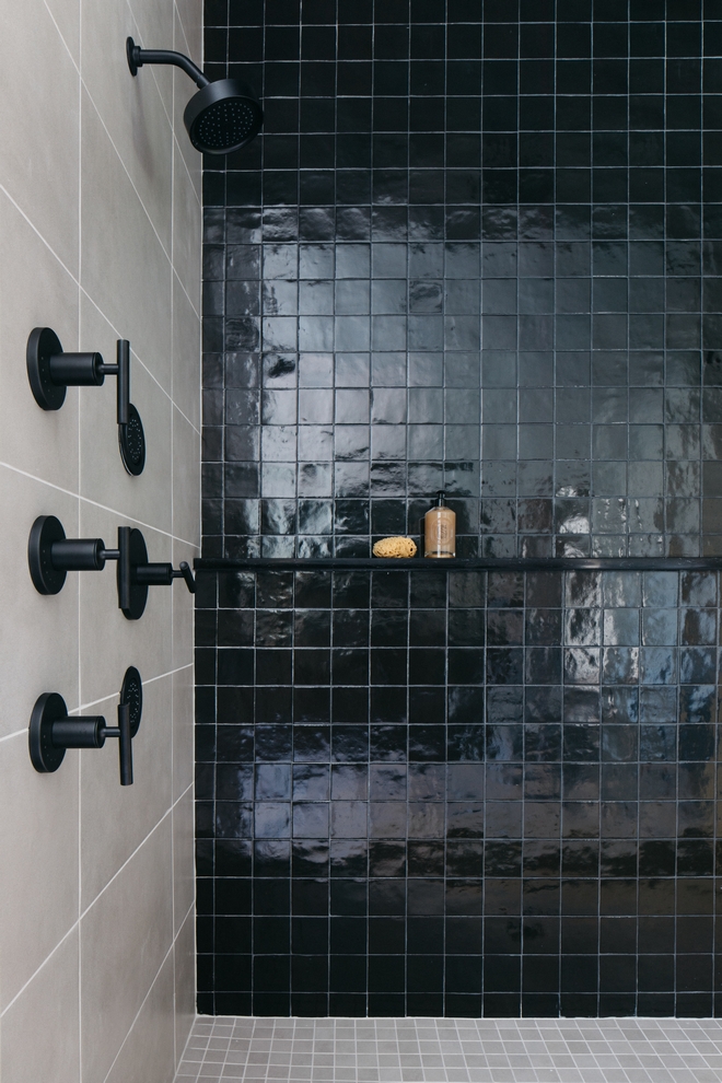 Shower features neutral tile paired with 4x4 zellige-style black accent tile simple and full of beautiful contrast #ShowerDesign #BathroomTile #ZelligeTile #NeutralTile #BlackTileAccent #BathroomInspo #TileDesignIdeas Shower features neutral tile paired with 4x4 zellige-style black accent tile simple and full of beautiful contrast #ShowerDesign #BathroomTile #ZelligeTile #NeutralTile #BlackTileAccent #BathroomInspo #TileDesignIdeas