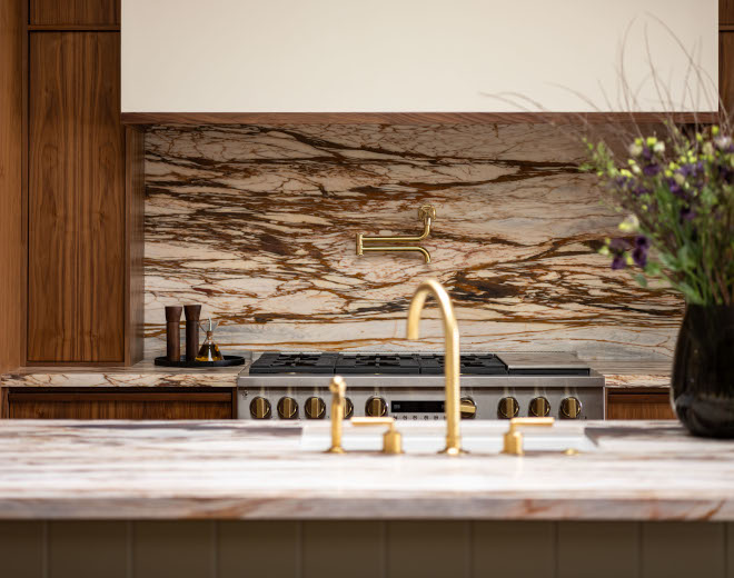 Calacatta Vintage Marble backsplash in mid-century modern kitchen highlighting timeless natural stone texture and luxury.