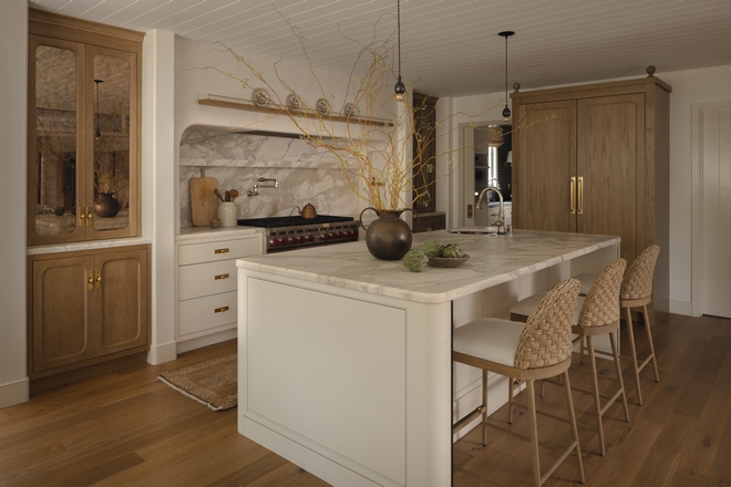 warm neutral kitchen featuring Benjamin Moore Ballet White OC-9 cabinets with marble backsplash and white oak accents