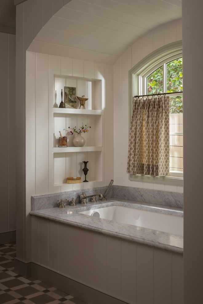 arched bathtub alcove with Carrara marble platform and cafe curtains