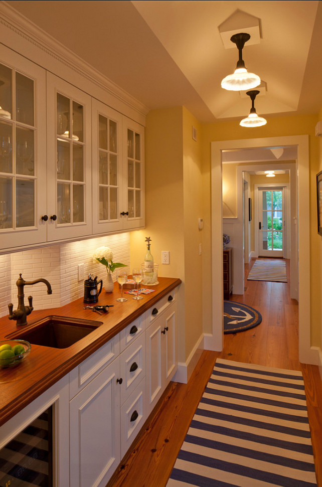 Butler's Pantry. This Butler's Pantry is just perfect! #ButlersPantry #Design #Interiors