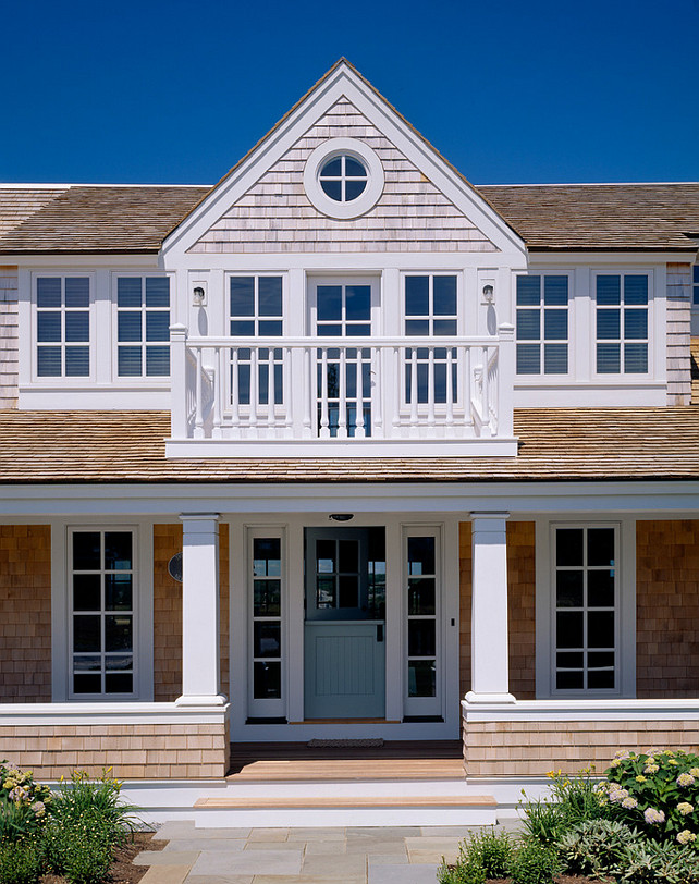 Wythe Blue by Benjamin Moore Door. Front door. Wythe Blue by Benjamin Moore Front Door. Benjamin Moore Wythe Blue. Benjamin Moore HC-143 Wythe Blue. #BenjaminMooreWytheBlue #Door #FrontDoor #BenjaminMoorePaintColors 