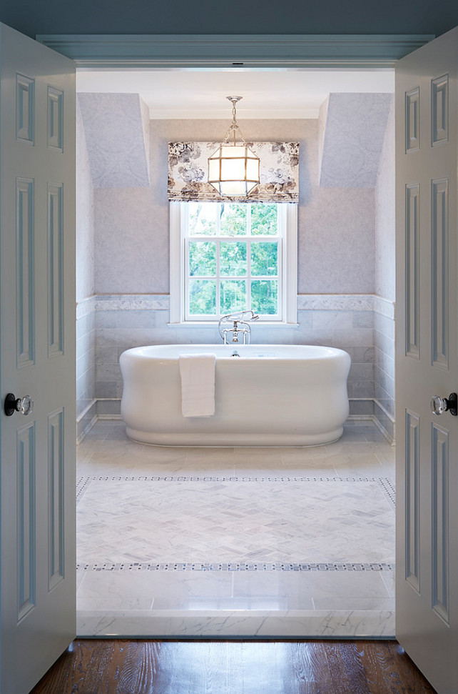 Morris Lantern. Suzanne Kasler Medium Morris Lantern. Morris Lantern by Circa Lighting. Morris Lantern in Bathroom. Morris Lantern above bathtub. #MorrisLantern #CircaLighting #Lantern #Lighting #SuzanneKasler Martha O'Hara Interiors.