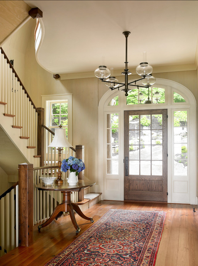 Entryway. Classic Entryway Design. #Entryway #Classic #Interiors #HomeDecor