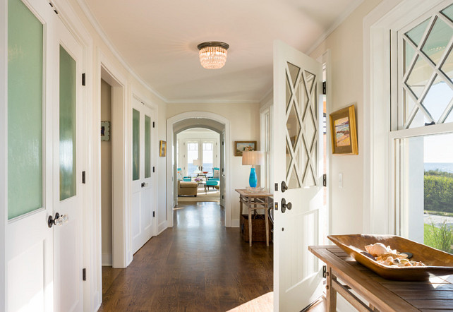 Entryway. Classic Entryway Design. #Entryway #Classic #Interiors #Traditional