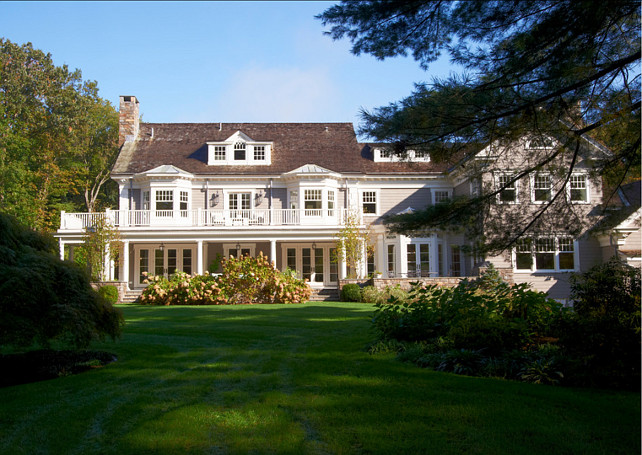 Backyard Ideas. Great landscaping ideas in this traditional backyard. #Backyard #Landscaping #Gardens #Homes