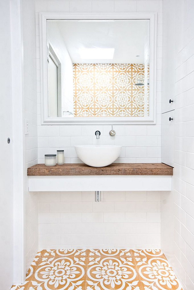 Bathroom Tiling Ideas. Fresh ideas for bathroom tiling. Bathroom with geometric tile. Via Casa Haus.