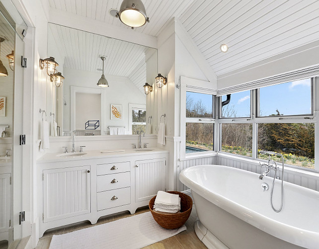 Bathroom. White Bathroom. Coastal Bathroom. Beadboard Bathroom. #Bathroom #Beadboard #Whitebathroom #CoastalBathroom Via Sotheby's Homes.