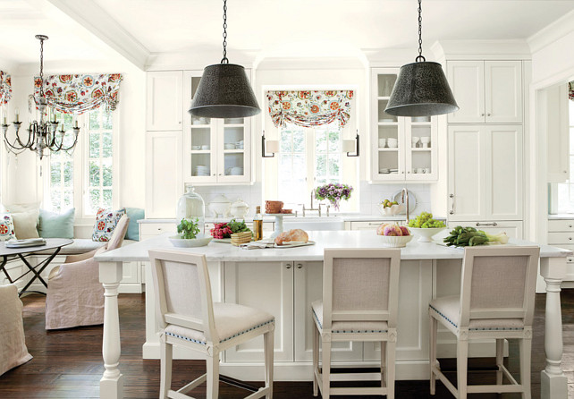 Benjamin Moore Line White Kitchen. Kitchen cabinets painted in Benjamin Moore Linen White. #WhiteDove #BMlinenwhite #LinenWhite #BenjaminMooreKitchen Southern Living