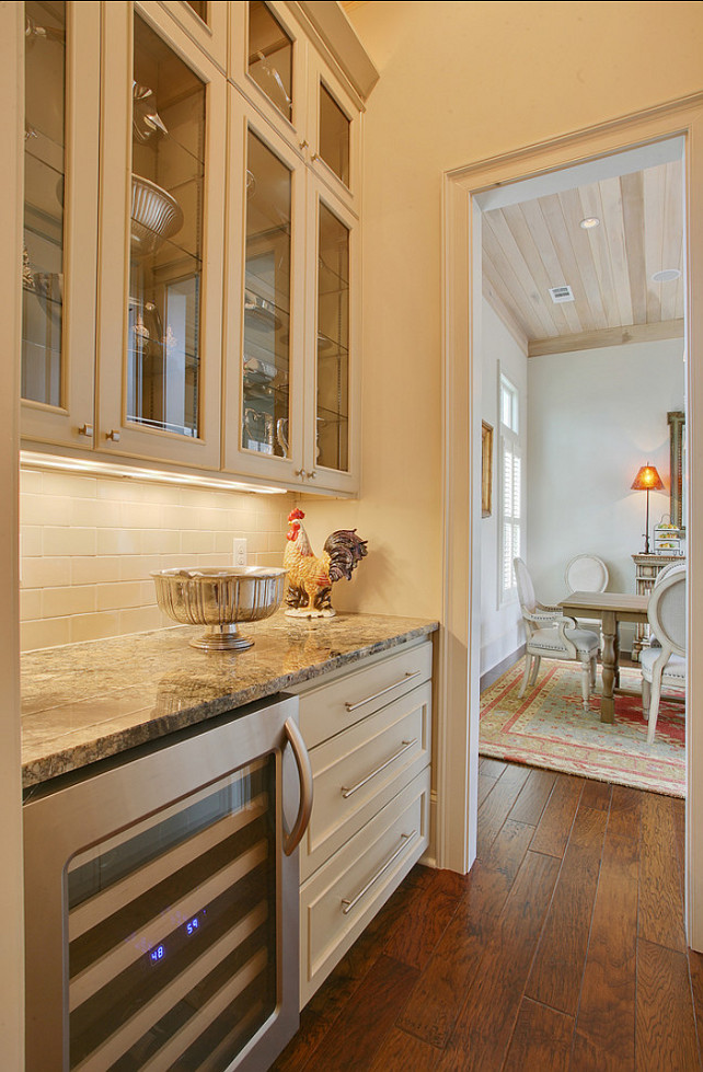 Butler's Pantry Ideas. Formal Dining with Butler's Pantry that connects this space to the Kitchen beyond. #ButlersPantry Highland Homes, Inc.