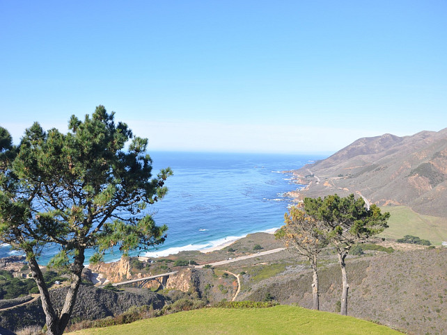 California Mountains and Ocean #California Via Sotheby's Homes.