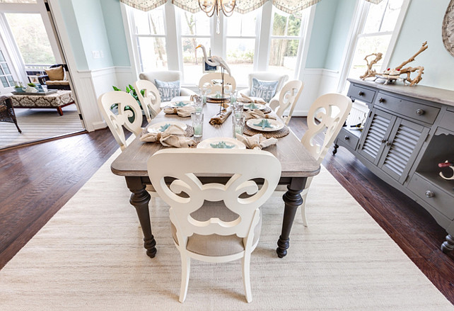 Coastal Dining Room Decorating Ideas. Easy and Casual Coastal Dining Room Decor. #DiningRoom #CoastalDiningRoom #beachHouse #CoastalBeachHouseDiningRoom