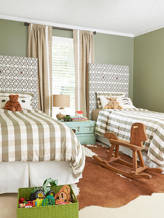 Creekside Green by Benjamin Moore. Benjamin Moore Green Paint Color. Benjamin Moore Creekside Green. Benjamin Moore Creekside Green. #BenjaminMooreCreeksideGreen #BenjaminMoorePaintColors #BenjaminMooreGreenPaintColors #CreeksideGreen. 