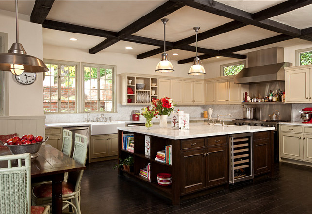 Kitchen. Wow! What a great kitchen! I love the design and the spacious island. This is a very inspiring kitchen! #Kitchen #Island #Design #Interiors