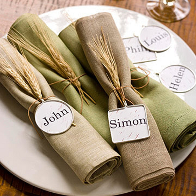 Easy Thanksgiving Table Decor Ideas. Via Party Resources.