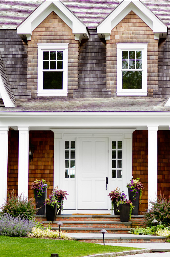 Fron Door Ideas. Front door and front entry design ideas. I am loving the front door and frontry entry of this classic Hamptons house. #FrontDoor #FrontEntry