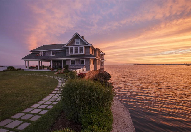 House by the shore. Christie's Real Estate.