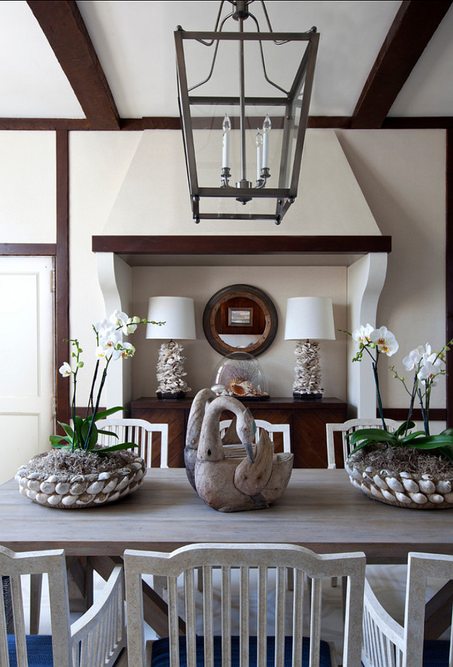 Dining Room Decor. Beautiful decor in this dining room. #DiningRoom #HomeDecor