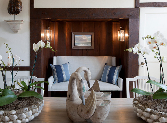 Coastal Dining Room. Beautiful subtle coastal decor is found in this dining room. #Coastal #DiningRoom