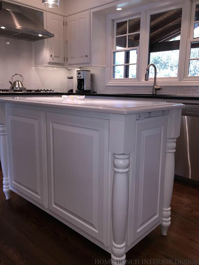 Kitchen Island Feet Design. #KitchenIslandFeet Home Bunch Interior Design.