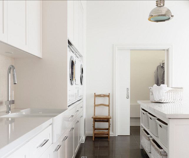 Laundry Room. Bright Laundry room with custom cabinets, white quartz countertop and laundry room island. #LaundryRoom #LaundryRoomIdeas #laundryRoomCabinet #LaundryRooIsland #LaundryRoomStorageIdeas