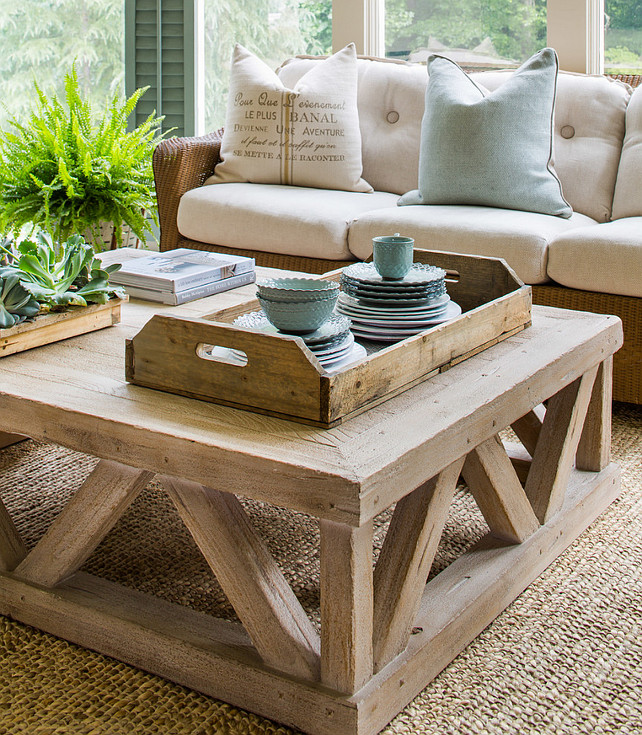 Living room turquoise coffee table decor. #LivingRoom #TurquoiseDecor Vikki Werbalowsky from La Bella Vie.