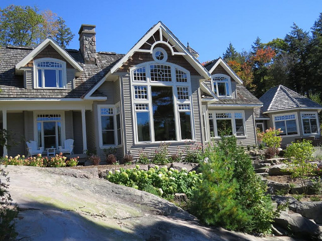 Muskoka Cottage Exterior Ideas. #Muskoka #CottageExterior Via Home Bunch.