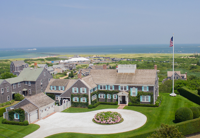 Nantucket Shingle Homes. Nantucket Shingle Beach Homes. Nantucket Shingle Beach House. #Nantucket #ShingleHome. Via Nantucket Real Estate.