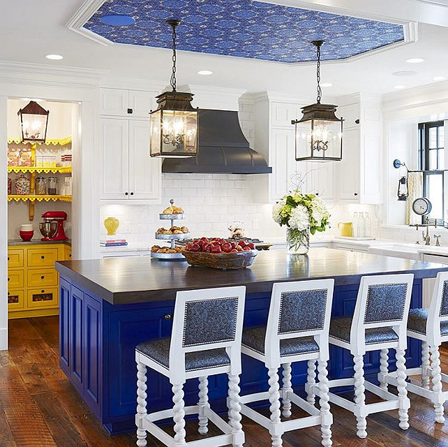 Navy and White Kitchen. Navy Blue and White Kitchen. White Kitchen with navy blue island. #Blue #White #Kitchen #Navy #Kitchenisland #cabinet #paintColor Martha O'Hara Interiors.