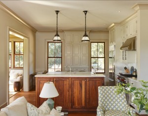 Country Cottage with Comfortable and Neutral Interiors - Home Bunch ...