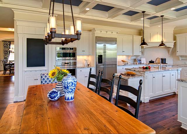 Cooking with Color: 5 Homes with Colorful Kitchen Cabinetry - Sotheby´s  International Realty