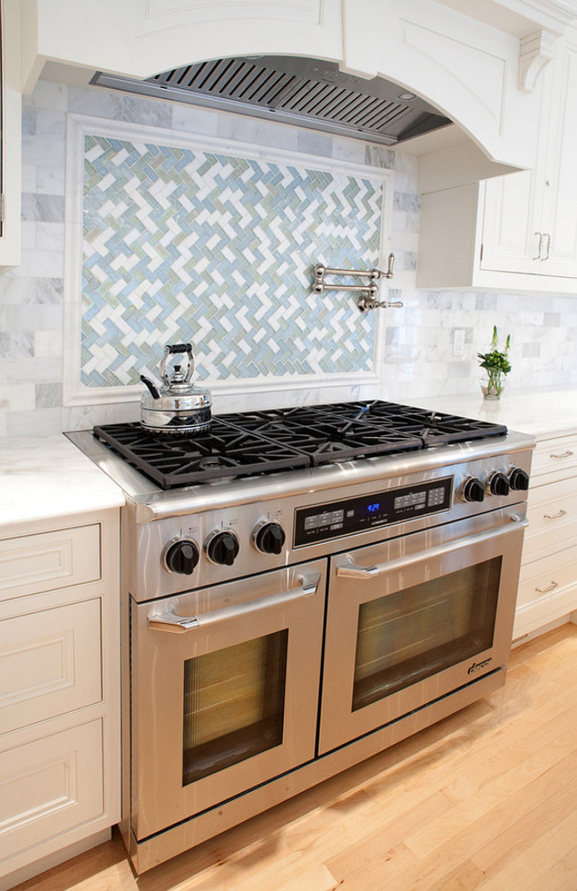 Range Backsplash Design Ideas #BacksplashDesign #RangeBacksplash Backsplash design above range. Kitchen Design Concepts