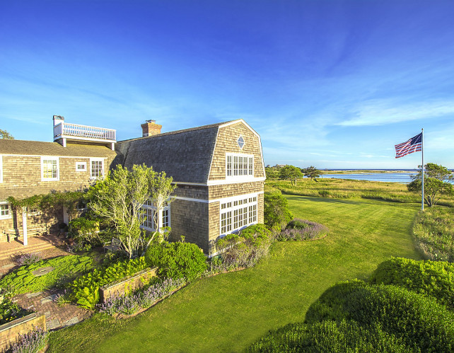 Shingle Beach House. Classic Shingle Beach House. Classic Hamptons Shingle Beach House. Shingle Beach House in the Hamptons. #ShingleBeachHouse #Hamptons. Via Sotheby's Homes.